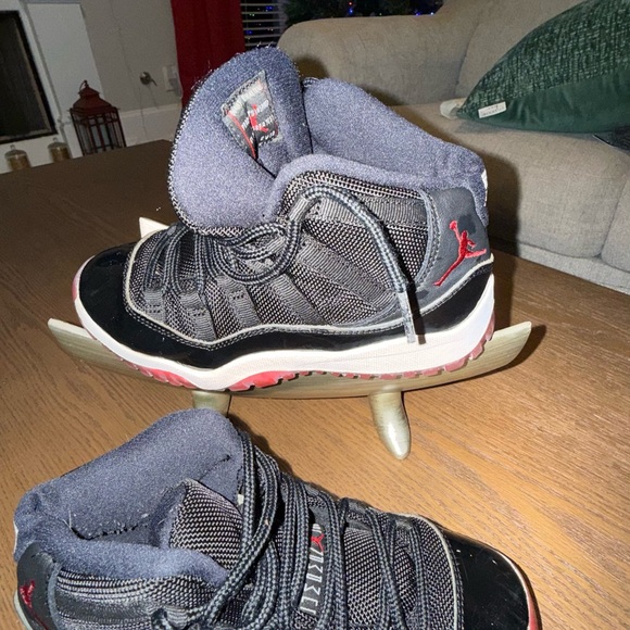 Kids Black and Red Jordan Retro Sneakers - Picture 4 of 8